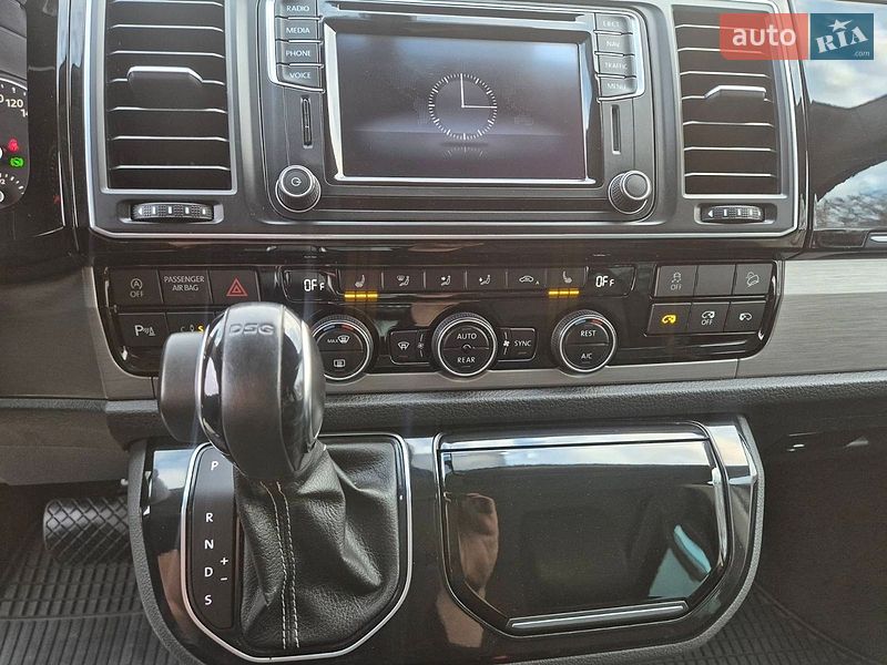 Минивэн Volkswagen Multivan 2015 в Львове