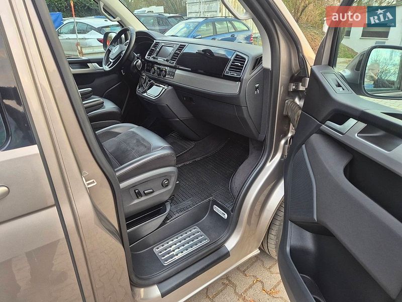 Минивэн Volkswagen Multivan 2015 в Львове