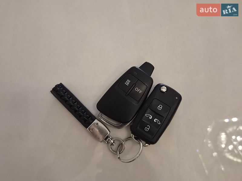 Минивэн Volkswagen Multivan 2017 в Черновцах