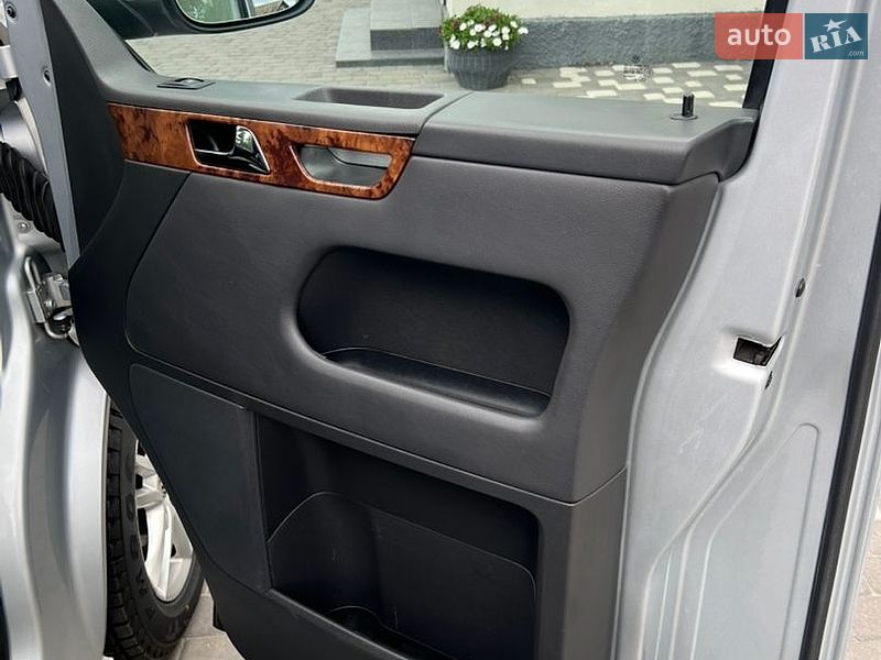 Мінівен Volkswagen Multivan 2011 в Черкасах