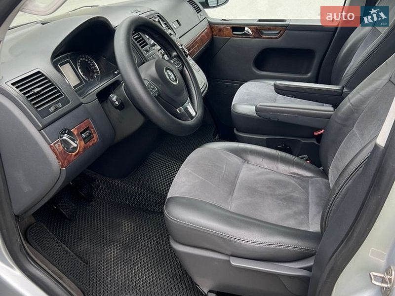 Мінівен Volkswagen Multivan 2011 в Черкасах