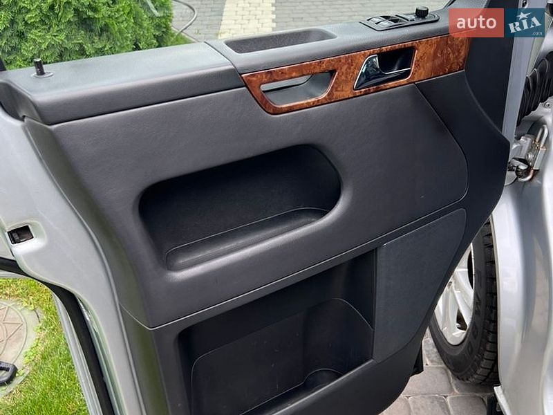 Мінівен Volkswagen Multivan 2011 в Черкасах