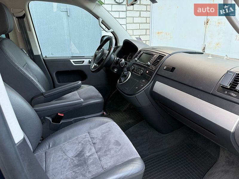 Минивэн Volkswagen Multivan 2015 в Киеве