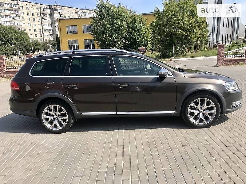 Универсал Volkswagen Passat Alltrack 2013 в Киеве