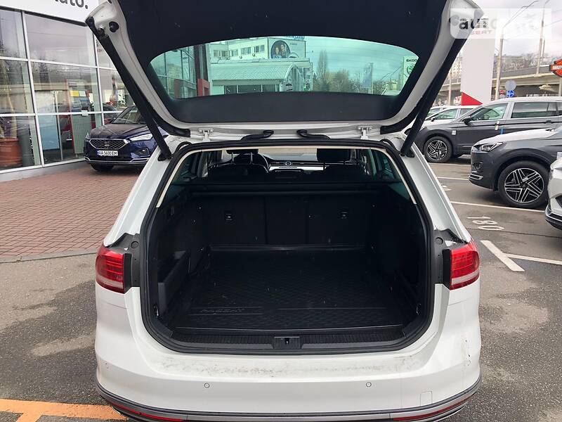 Універсал Volkswagen Passat Alltrack 2015 в Києві