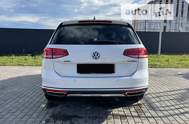 Универсал Volkswagen Passat Alltrack 2016 в Киеве