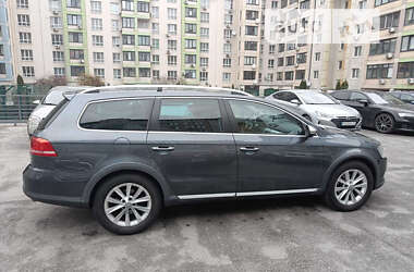 Універсал Volkswagen Passat Alltrack 2013 в Києві