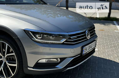 Универсал Volkswagen Passat Alltrack 2016 в Ровно