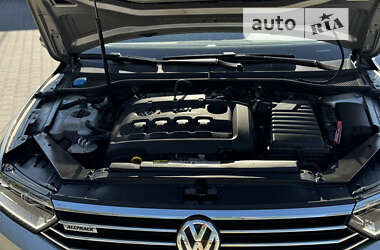 Универсал Volkswagen Passat Alltrack 2016 в Ровно