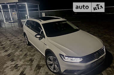 Універсал Volkswagen Passat Alltrack 2016 в Хусті