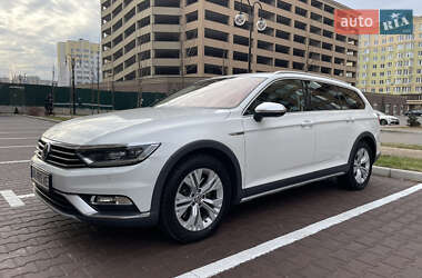 Універсал Volkswagen Passat Alltrack 2015 в Києві