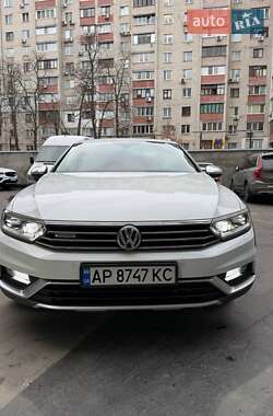 Универсал Volkswagen Passat Alltrack 2018 в Киеве