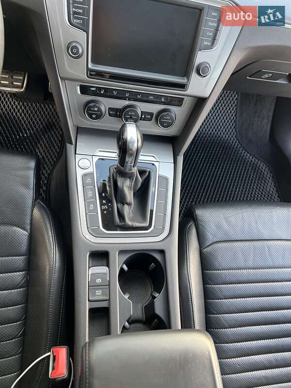 Універсал Volkswagen Passat Alltrack 2016 в Києві