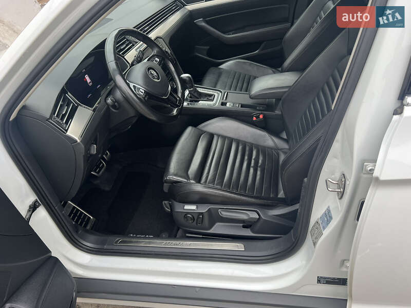 Универсал Volkswagen Passat Alltrack 2018 в Киеве