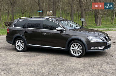 Універсал Volkswagen Passat Alltrack 2012 в 