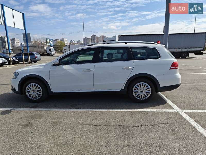 Универсал Volkswagen Passat Alltrack 2013 в Киеве