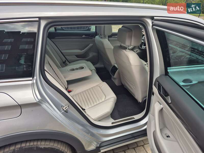 Универсал Volkswagen Passat Alltrack 2019 в Нововолынске