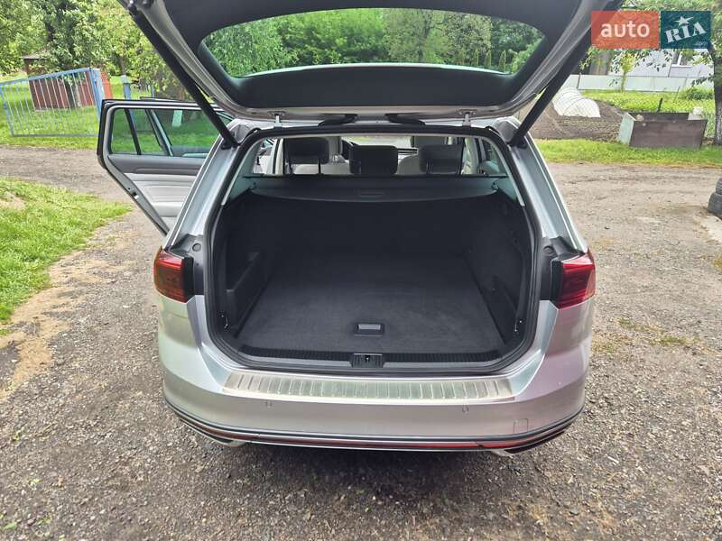 Универсал Volkswagen Passat Alltrack 2019 в Нововолынске