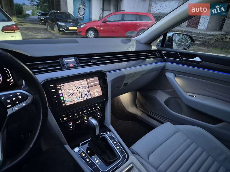 Универсал Volkswagen Passat Alltrack 2019 в Нововолынске