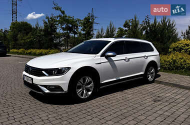 Универсал Volkswagen Passat Alltrack 2017 в 