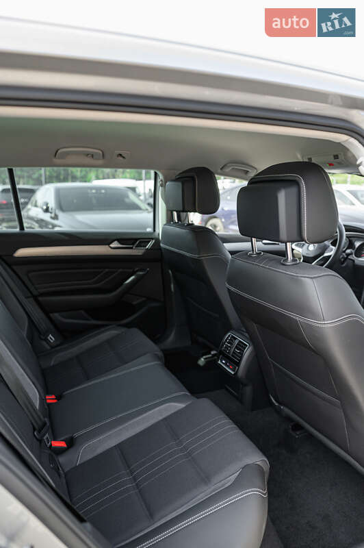 Универсал Volkswagen Passat Alltrack 2020 в Львове