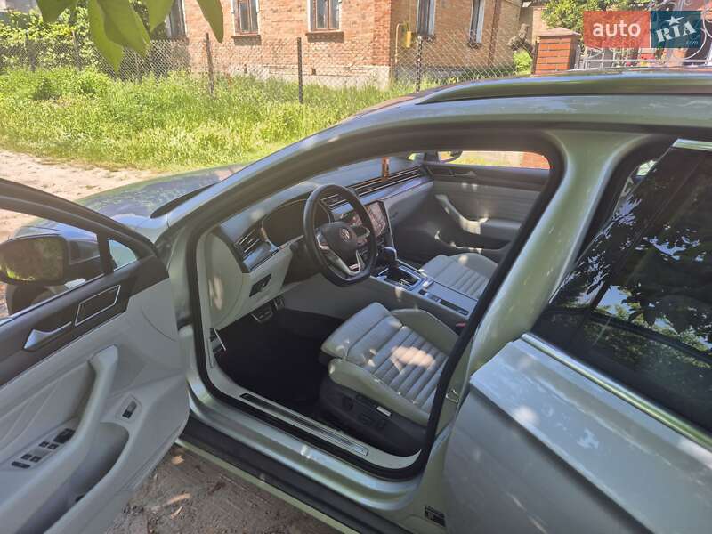 Универсал Volkswagen Passat Alltrack 2019 в Нововолынске