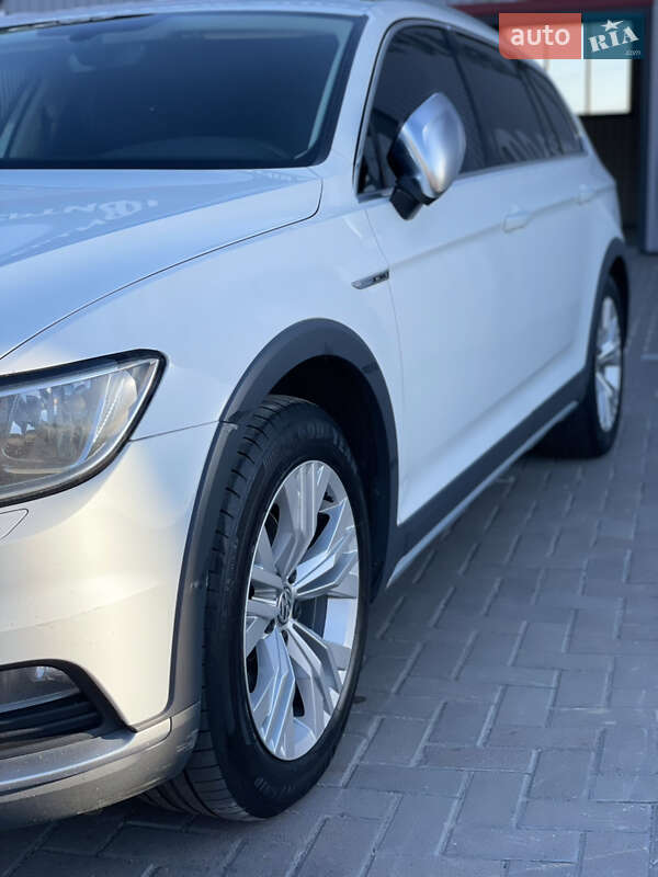 Универсал Volkswagen Passat Alltrack 2015 в Киеве
