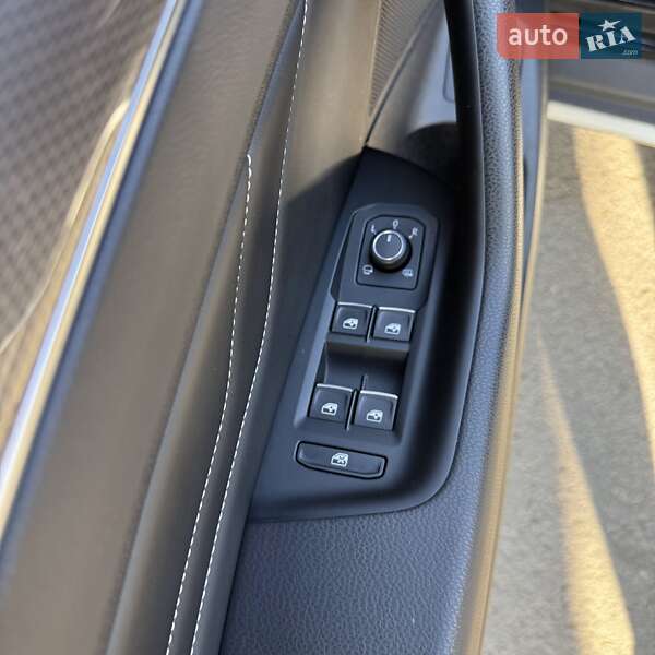 Универсал Volkswagen Passat Alltrack 2021 в Звягеле