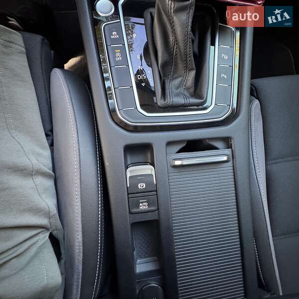 Универсал Volkswagen Passat Alltrack 2021 в Звягеле