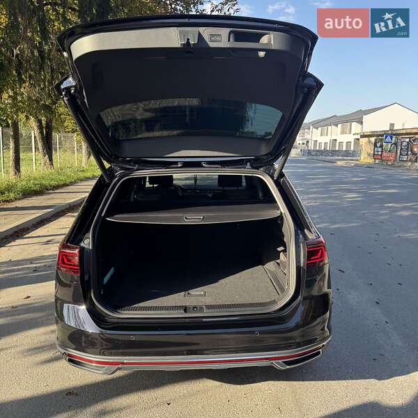 Универсал Volkswagen Passat Alltrack 2021 в Звягеле