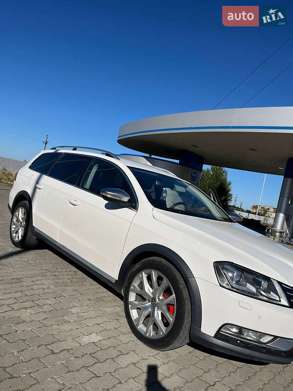 Универсал Volkswagen Passat Alltrack 2012 в Подгайцах