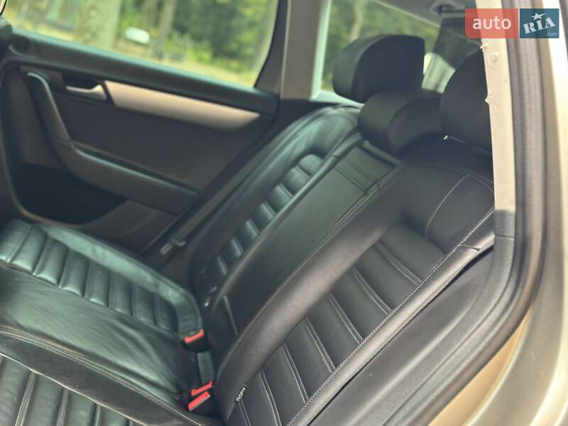 Универсал Volkswagen Passat Alltrack 2014 в Дрогобыче