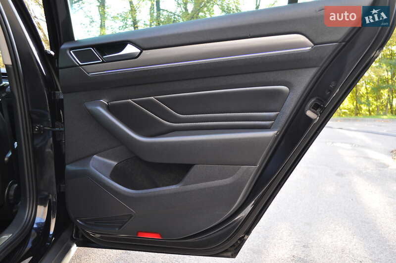 Универсал Volkswagen Passat Alltrack 2022 в Киеве