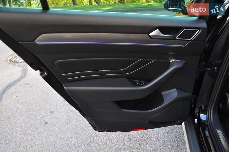 Универсал Volkswagen Passat Alltrack 2022 в Киеве