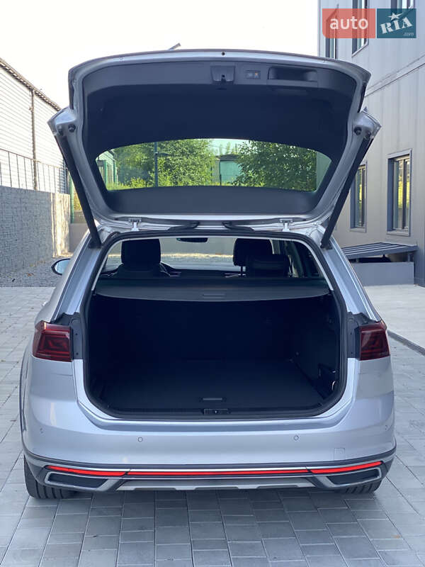 Универсал Volkswagen Passat Alltrack 2021 в Луцке