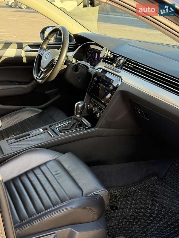 Универсал Volkswagen Passat Alltrack 2018 в Киеве