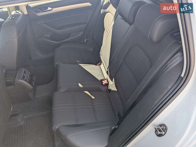 Универсал Volkswagen Passat Alltrack 2017 в Киеве фото 23 Универсал Volkswagen Passat Alltrack 2017 в Киеве