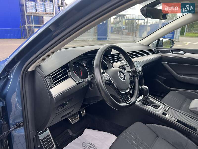Универсал Volkswagen Passat Alltrack 2017 в Дубно