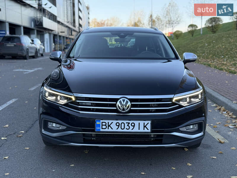 Универсал Volkswagen Passat Alltrack 2020 в Киеве