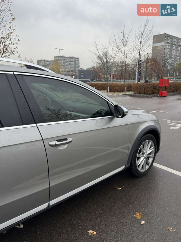 Универсал Volkswagen Passat Alltrack 2012 в Киеве