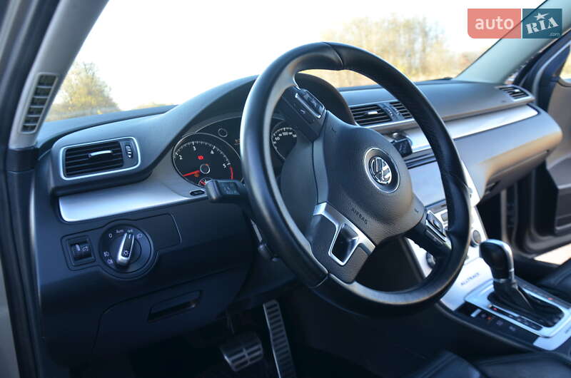 Универсал Volkswagen Passat Alltrack 2014 в Дрогобыче