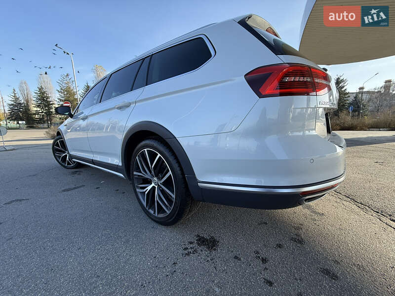 Универсал Volkswagen Passat Alltrack 2016 в Миргороде