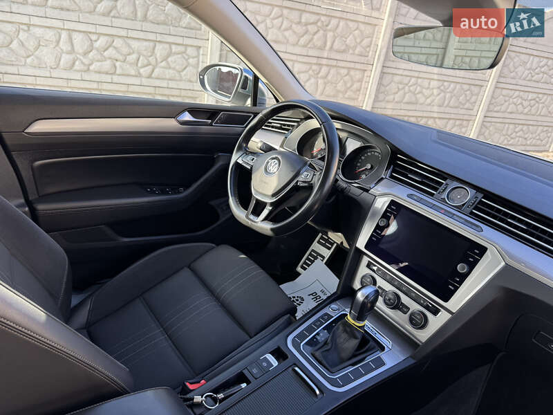 Универсал Volkswagen Passat Alltrack 2018 в Дубно