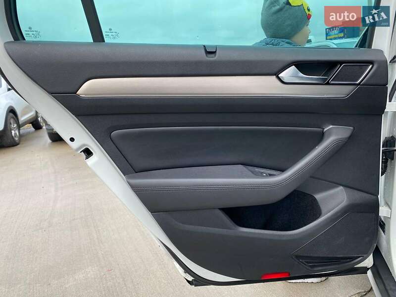 Универсал Volkswagen Passat Alltrack 2017 в Львове