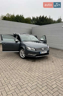 Універсал Volkswagen Passat Alltrack 2013 в Сарнах