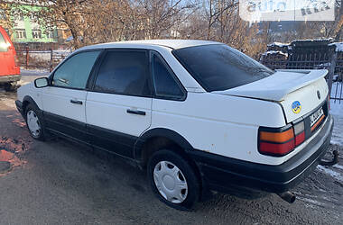 Седан Volkswagen Passat B3 1988 в Жовкве