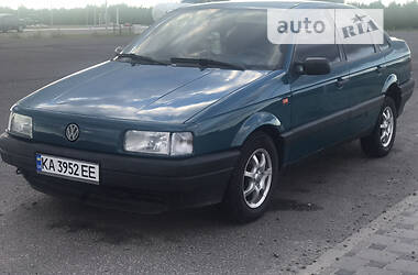 Седан Volkswagen Passat B3 1993 в Ровно