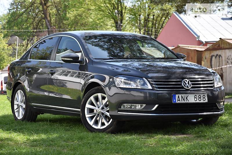 Volkswagen Passat 2011 року