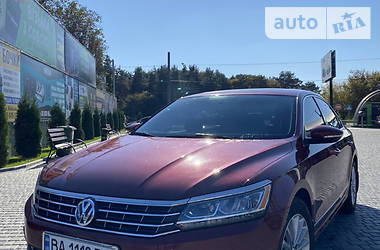 Седан Volkswagen Passat B7 2016 в Кропивницком