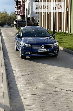 Седан Volkswagen Passat B7 2016 в Киеве